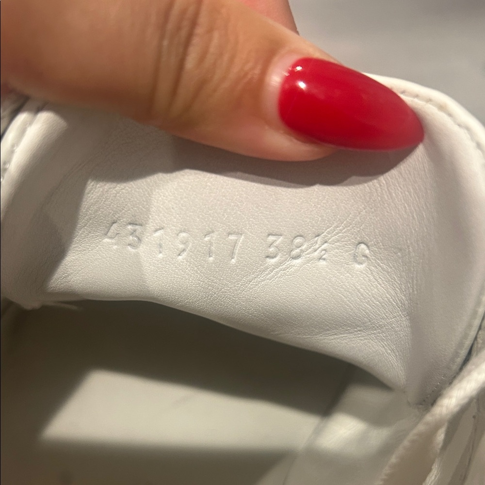 Gucci White Leather Floral Embroidered Low Top Sneakers - W8.5 (38.5) Authentic - Picture 10 of 16